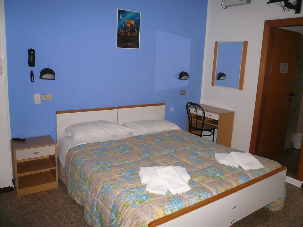 Hotel Pigalle Римини
