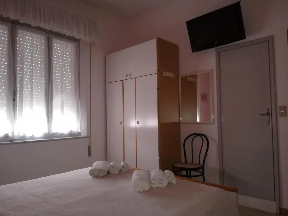 Hotel Pigalle Римини Италия